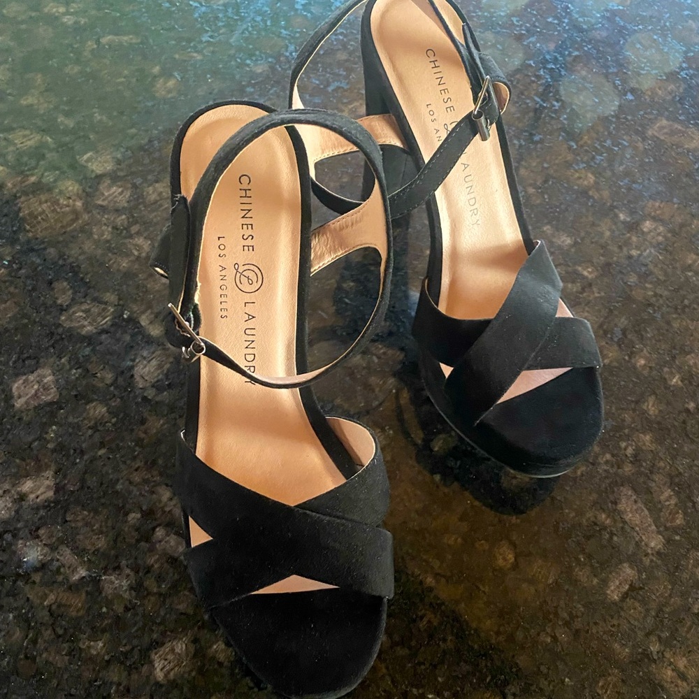 Chinese laundry black suede strappy crisscross heels size 8.5